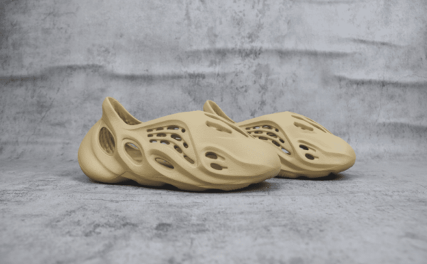 adidas Yeezy Foam RNNR Sulfur