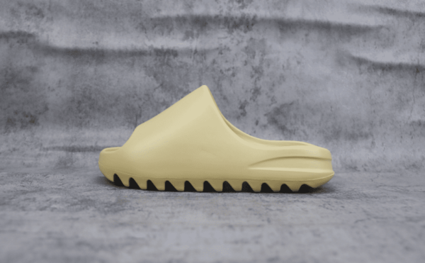 Adidas Yeezy Slide Desert Sand - Imagem 2