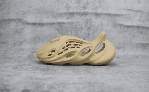 adidas Yeezy Foam RNNR Sulfur - Imagem 2
