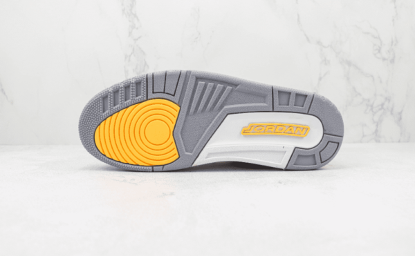 Tênis Nike Air Jordan 3 Retro Laser Orange - Imagem 3