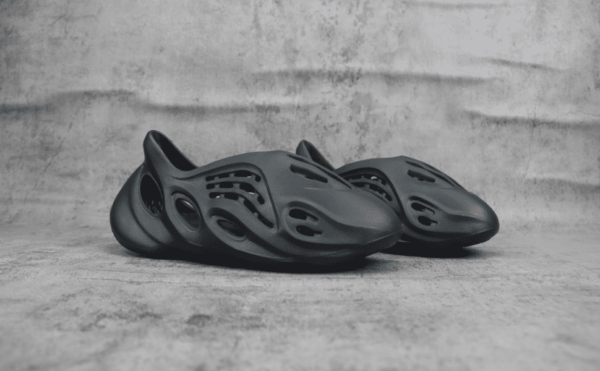 Adidas Yeezy Foam Runner Carbon