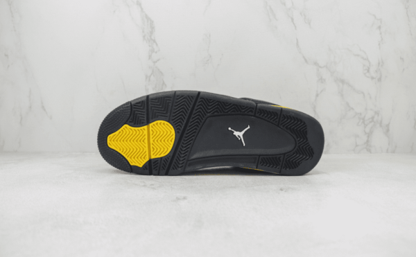 Tênis Nike Air Jordan 4 Thunder - Imagem 3