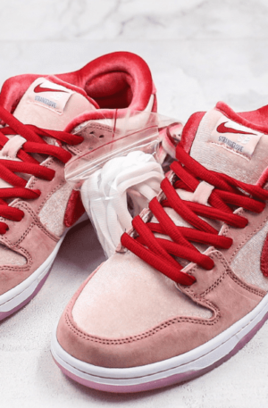 Tênis Nike Sb Dunk Low Strangelove