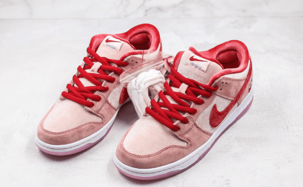 Tênis Nike Sb Dunk Low Strangelove