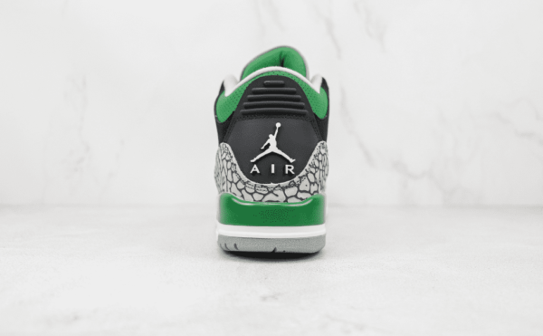 Tênis Nike Air Jordan 3 Retro 'Pine Green' - Imagem 4