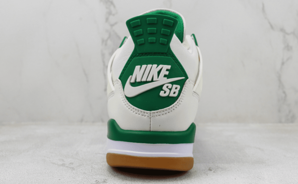 Tênis Nike SB x Air Jordan 4 Pine Green - Imagem 4