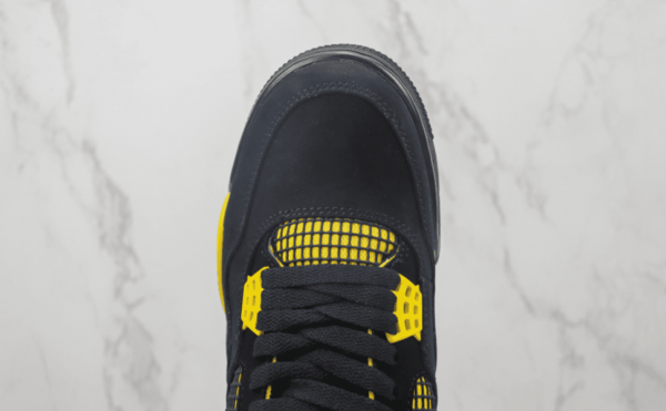 Tênis Nike Air Jordan 4 Thunder - Imagem 4