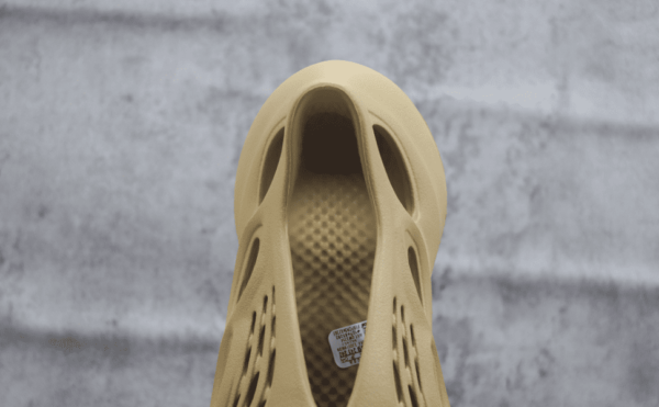 adidas Yeezy Foam RNNR Sulfur - Imagem 5