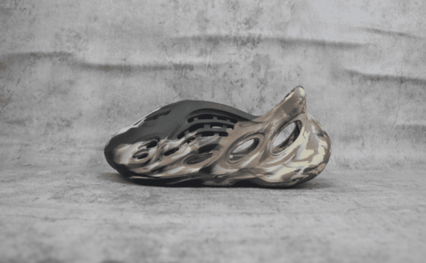 Adidas Yeezy Foam RNR MX Cinder - Imagem 2