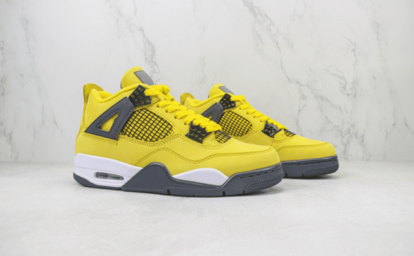 Tênis Nike Air Jordan 4 Retro Lightning