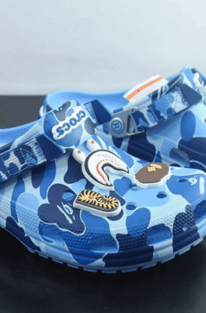 BAPE x Crocs Classic Clog (Azul)