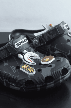 BAPE x Crocs Classic Clog (Preta)