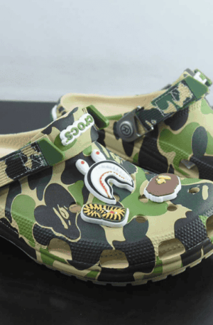 BAPE x Crocs Classic Clog (Verde)