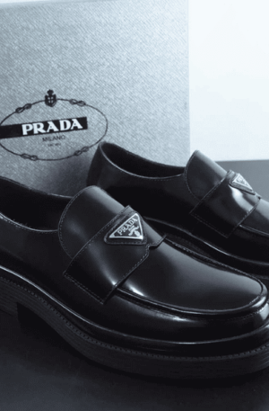 Sapato Prada Mocassim De Couro Com Placa De Logo (Preto)