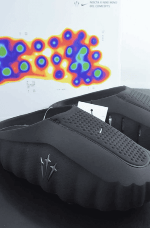 Chinelo Nike X Nocta Mind 001 USA (Preto)