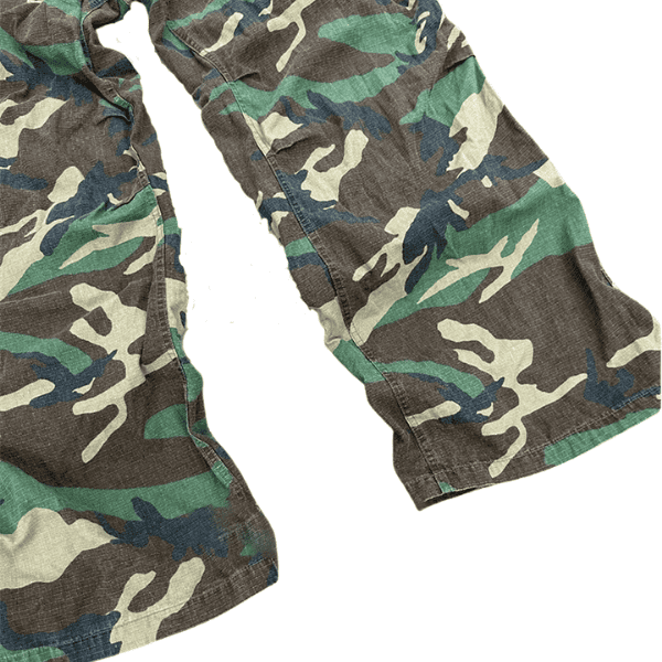 Calça Cargo Vintage Com Estampa Camuflada - Imagem 4